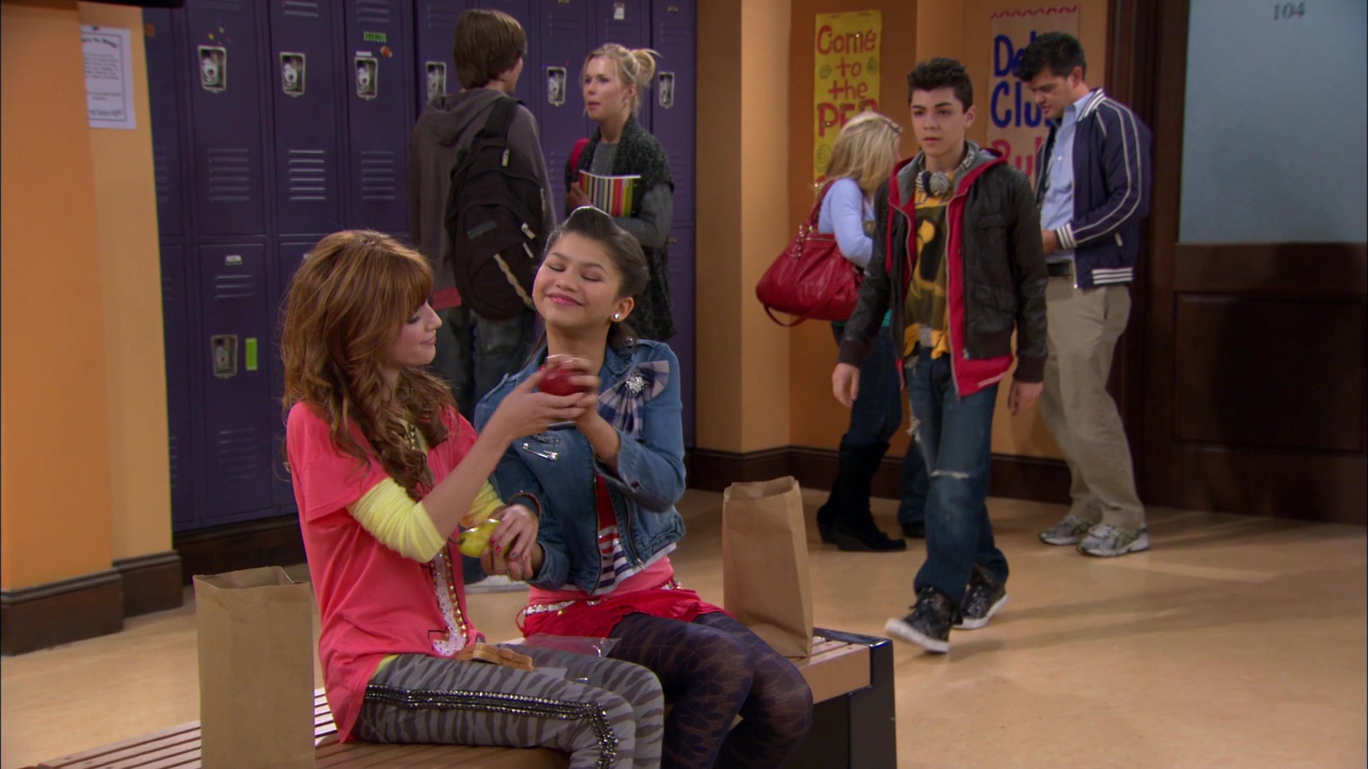 Shake_It_Up_S01E05_1080p_BTD_001290.jpg