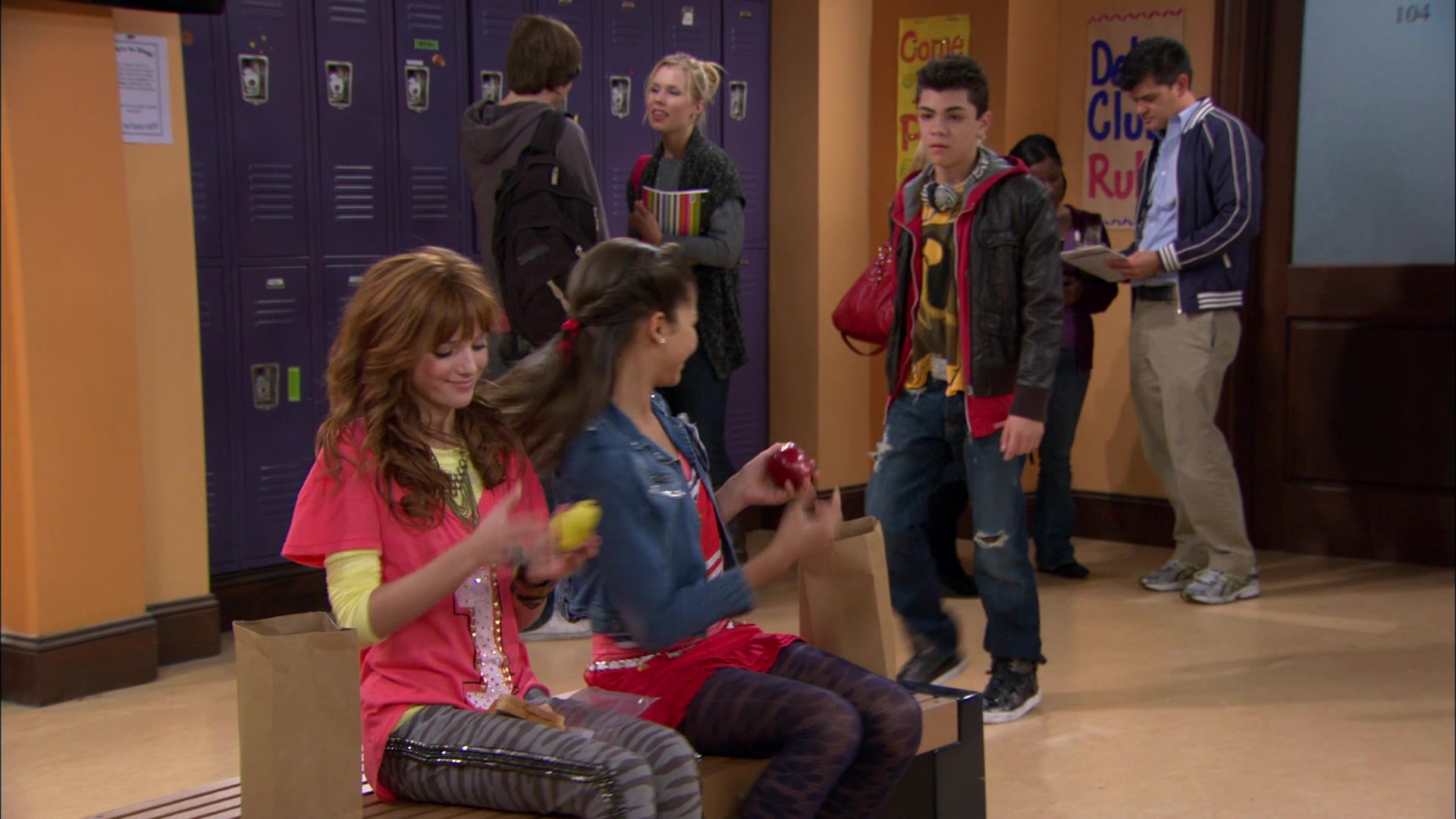 Shake_It_Up_S01E05_1080p_BTD_001291.jpg