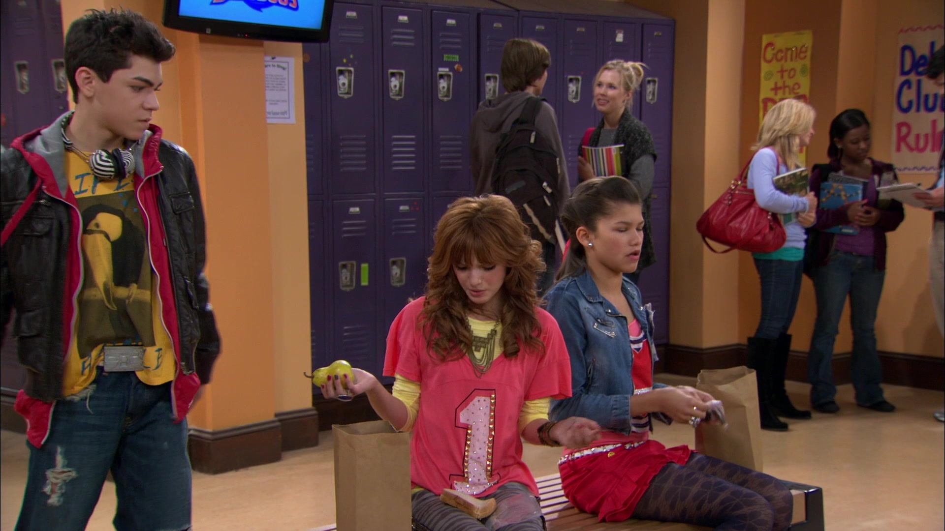 Shake_It_Up_S01E05_1080p_BTD_001298.jpg