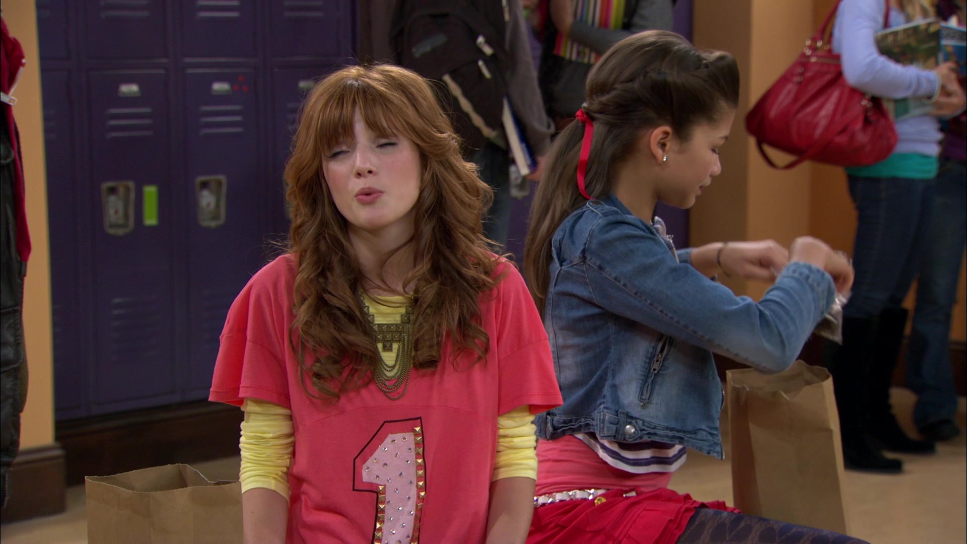 Shake_It_Up_S01E05_1080p_BTD_001305.jpg