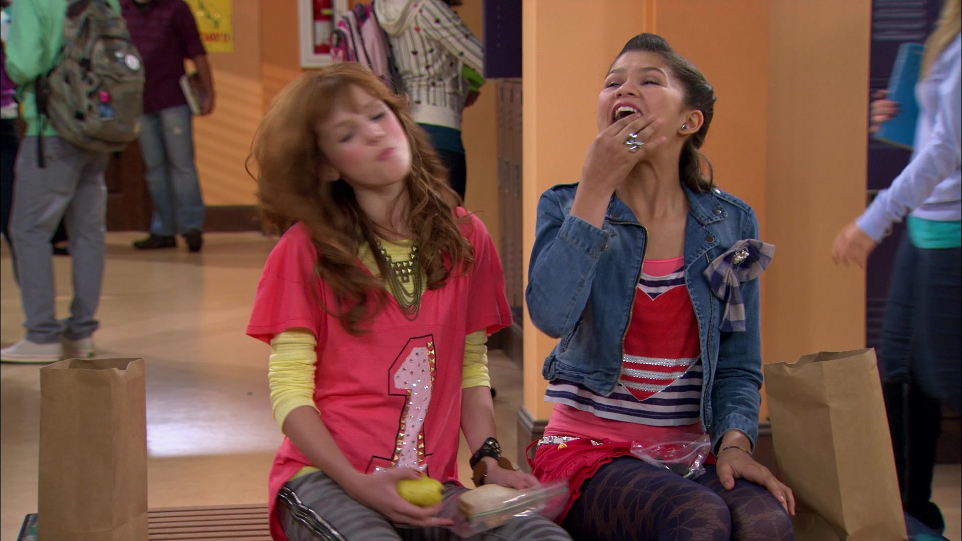 Shake_It_Up_S01E05_1080p_BTD_001339.jpg