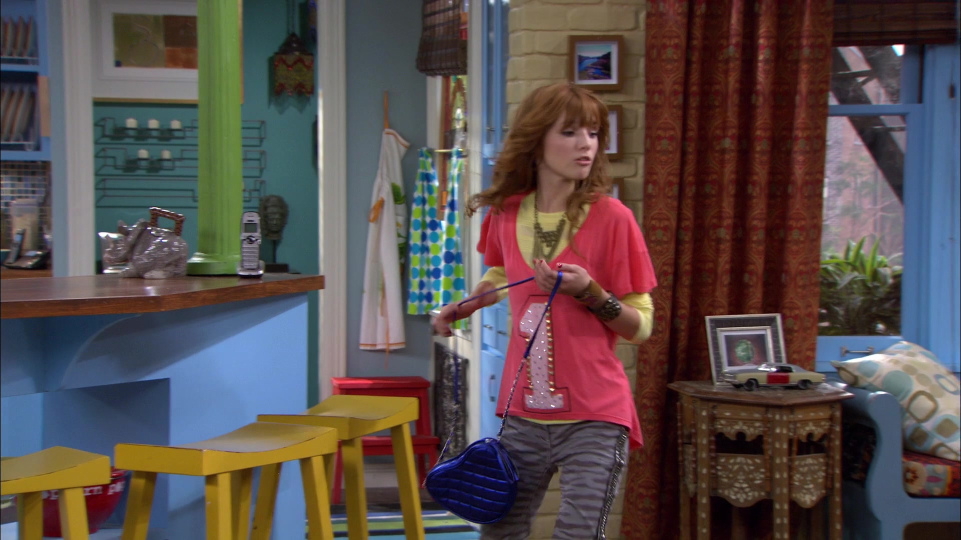 Shake_It_Up_S01E05_1080p_BTD_001641.jpg