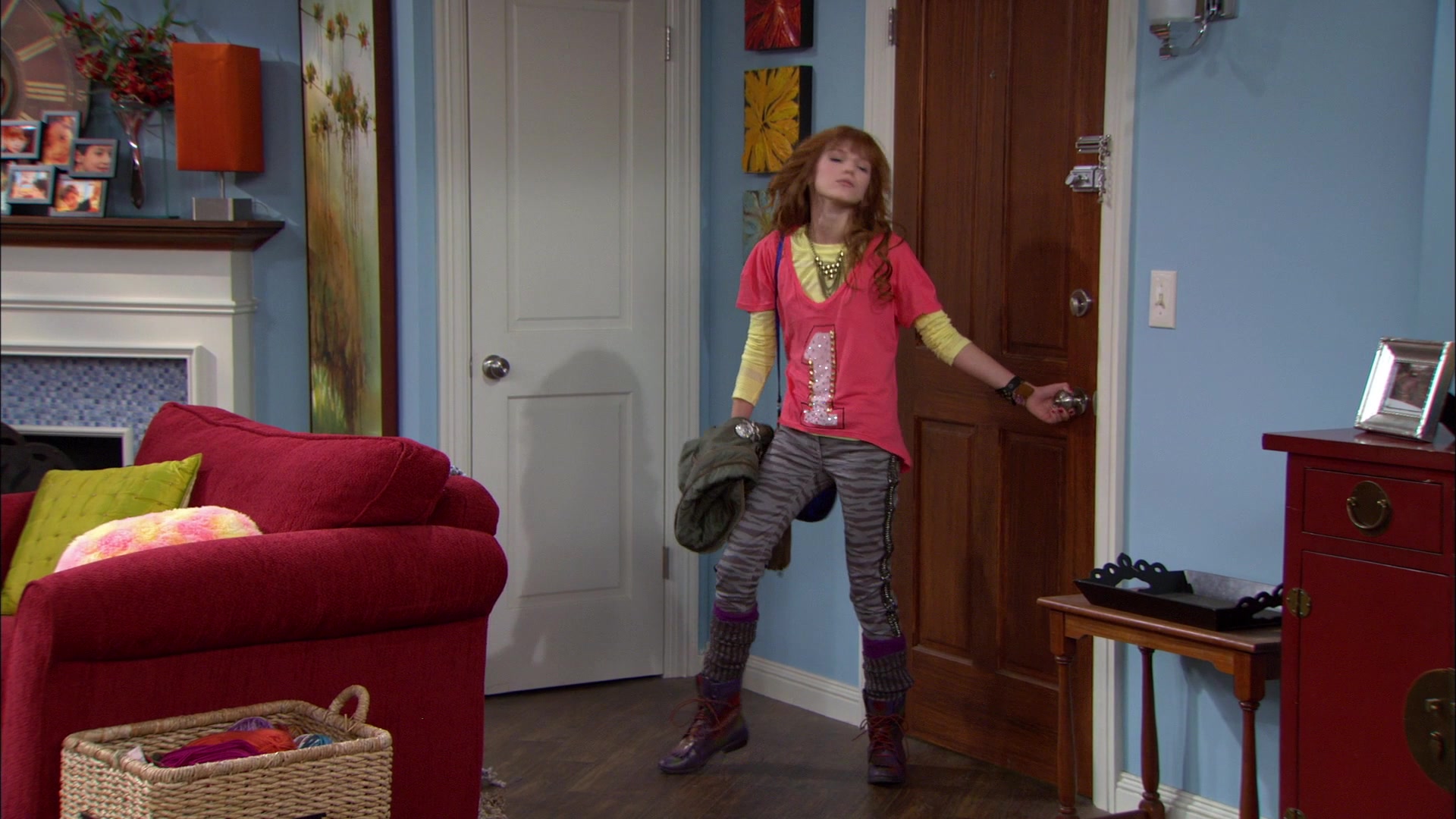 Shake_It_Up_S01E05_1080p_BTD_001786.jpg