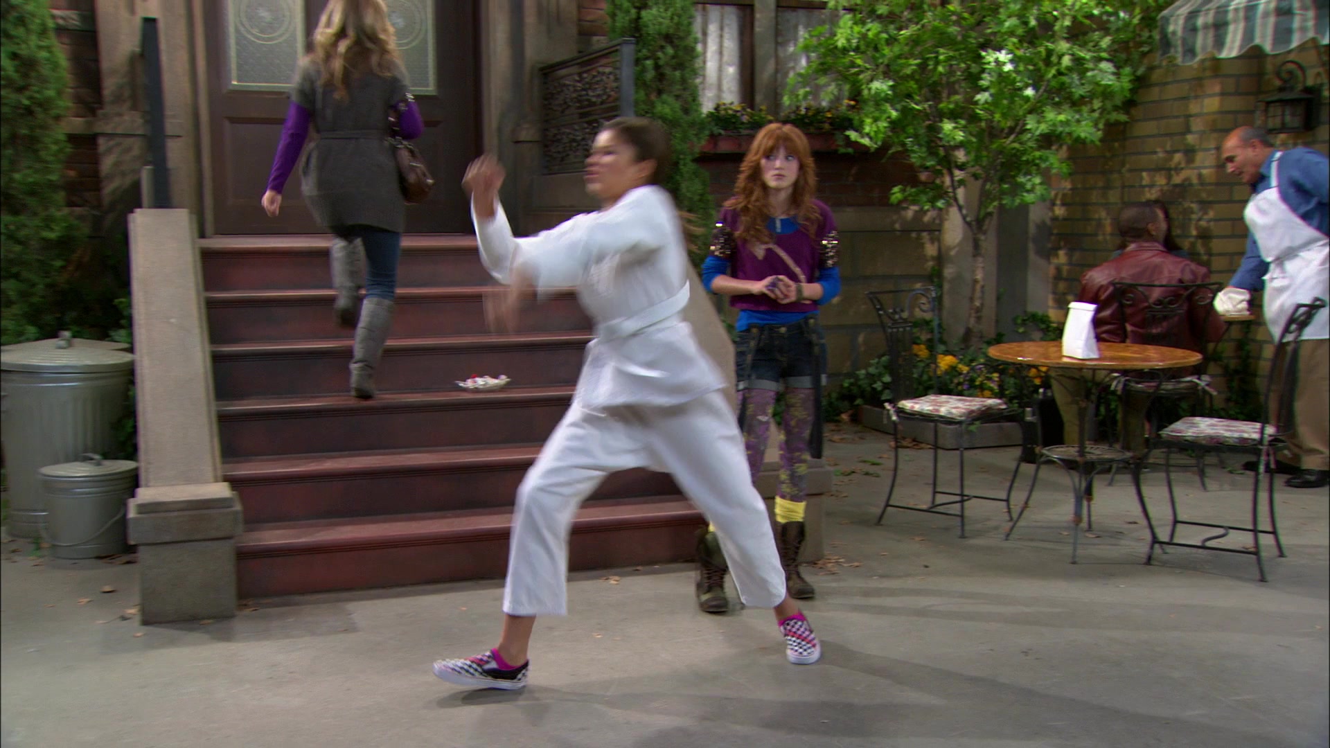 Shake_It_Up_S01E05_1080p_BTD_002109.jpg Shake_It_Up_S01E05_1080p_BTD_002109.jpg