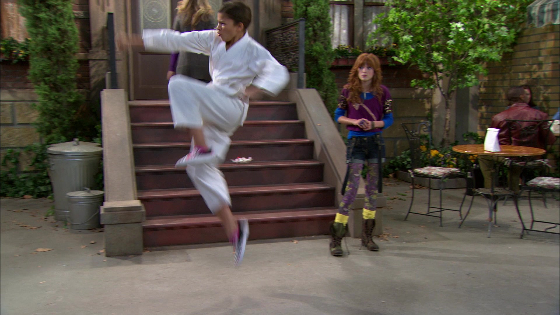 Shake_It_Up_S01E05_1080p_BTD_002110.jpg