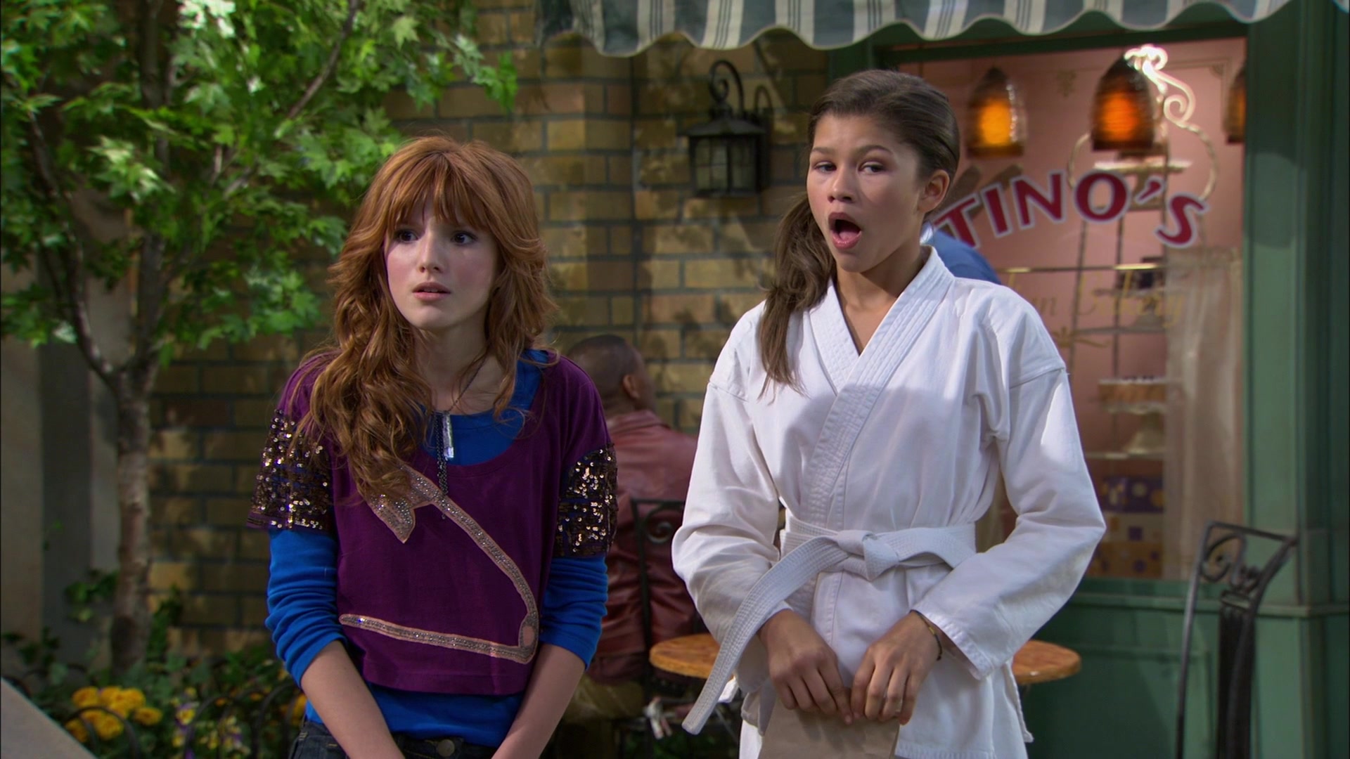 Shake_It_Up_S01E05_1080p_BTD_002156.jpg