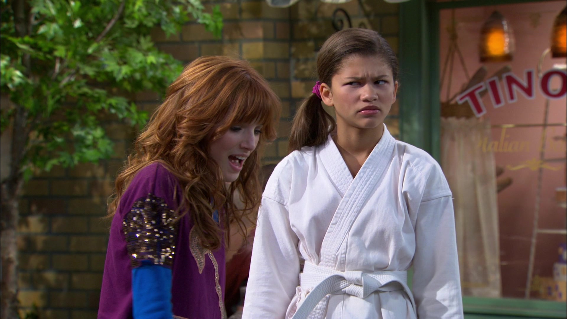 Shake_It_Up_S01E05_1080p_BTD_002247.jpg