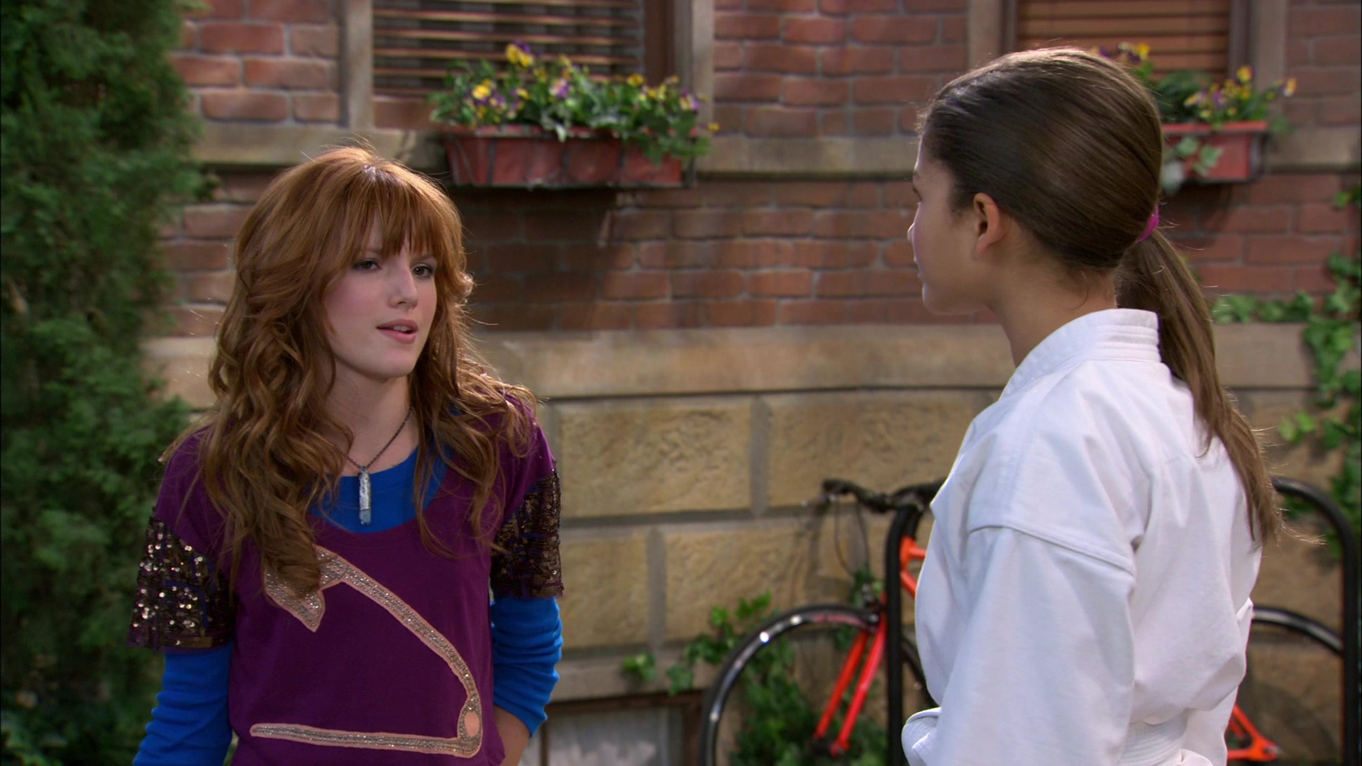 Shake_It_Up_S01E05_1080p_BTD_002267.jpg