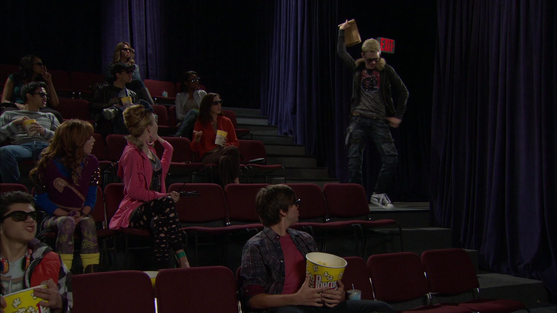 Shake_It_Up_S01E05_1080p_BTD_002416.jpg
