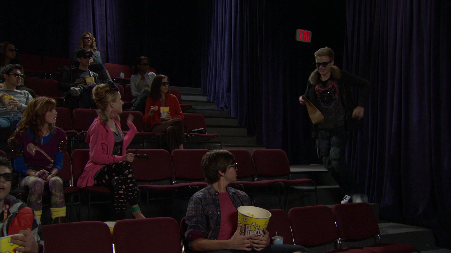 Shake_It_Up_S01E05_1080p_BTD_002418.jpg