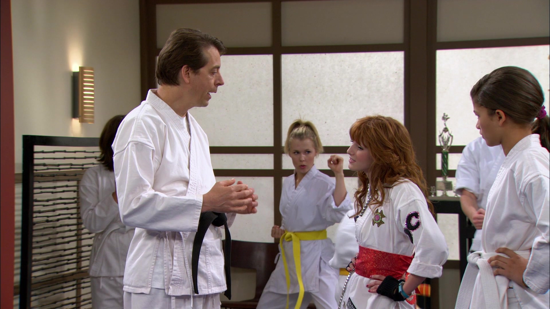 Shake_It_Up_S01E05_1080p_BTD_002692.jpg