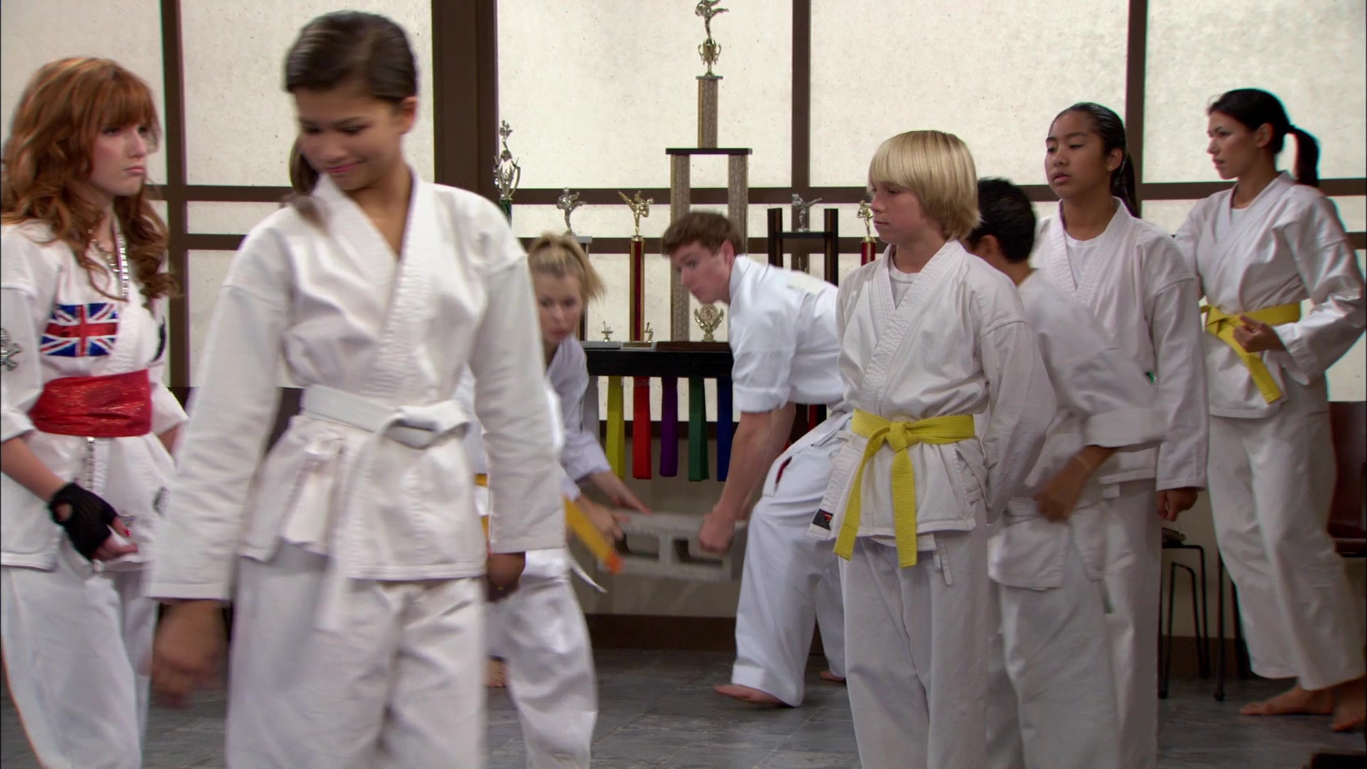 Shake_It_Up_S01E05_1080p_BTD_002753.jpg