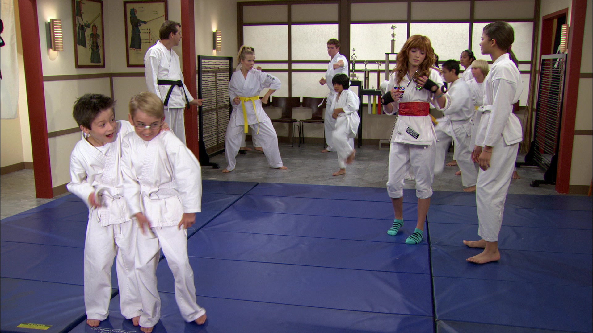 Shake_It_Up_S01E05_1080p_BTD_002869.jpg