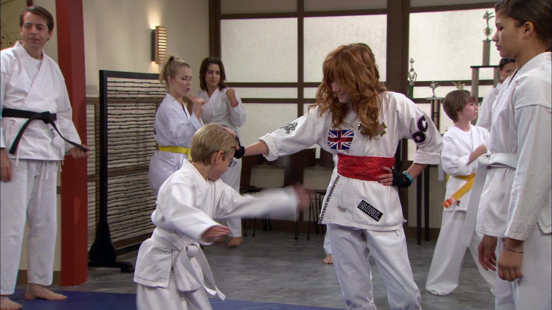 Shake_It_Up_S01E05_1080p_BTD_002881.jpg