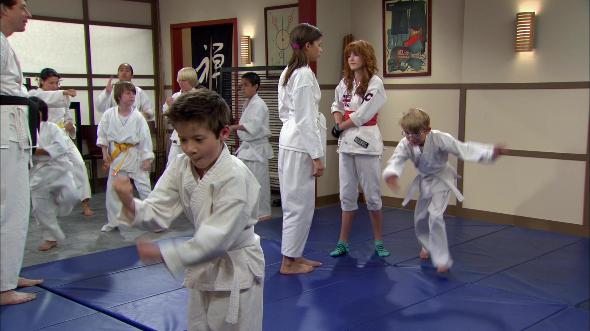 Shake_It_Up_S01E05_1080p_BTD_002946.jpg
