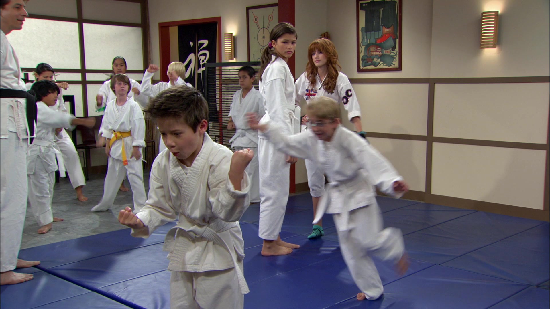 Shake_It_Up_S01E05_1080p_BTD_002947.jpg