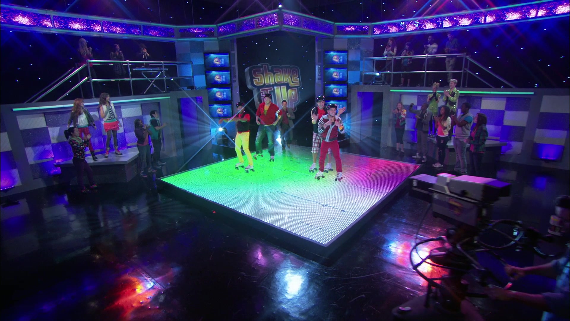 Shake_It_Up_S01E06_1080p_BTD_000160.jpg
