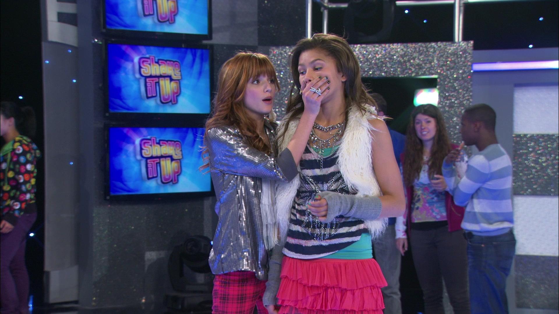 Shake_It_Up_S01E06_1080p_BTD_000366.jpg