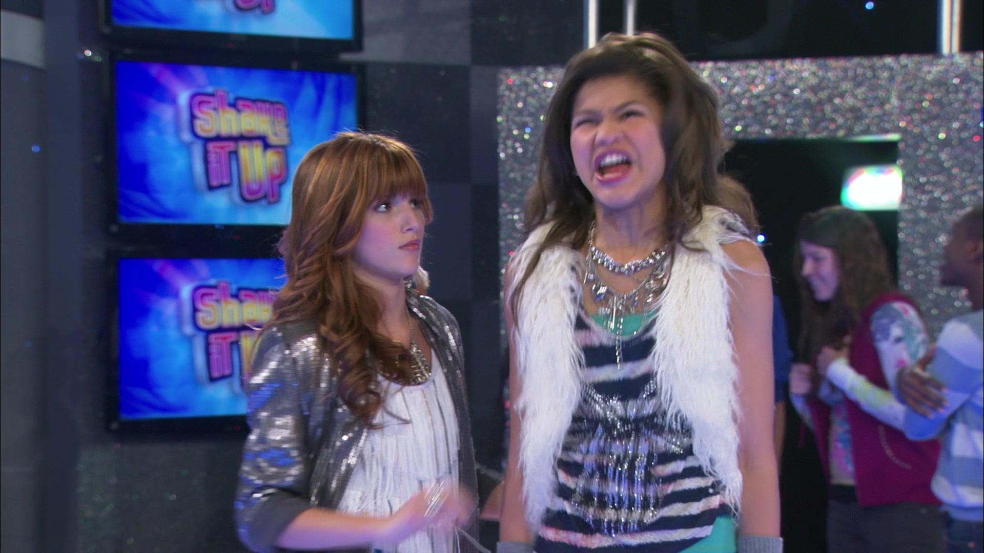 Shake_It_Up_S01E06_1080p_BTD_000385.jpg