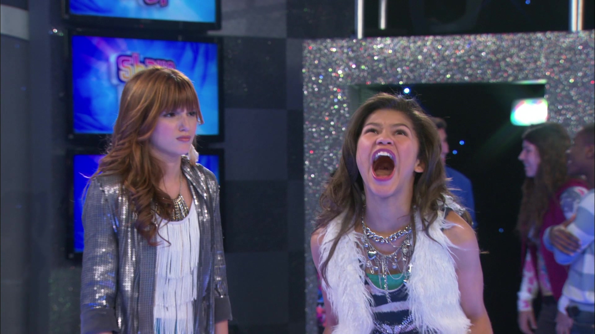 Shake_It_Up_S01E06_1080p_BTD_000387.jpg