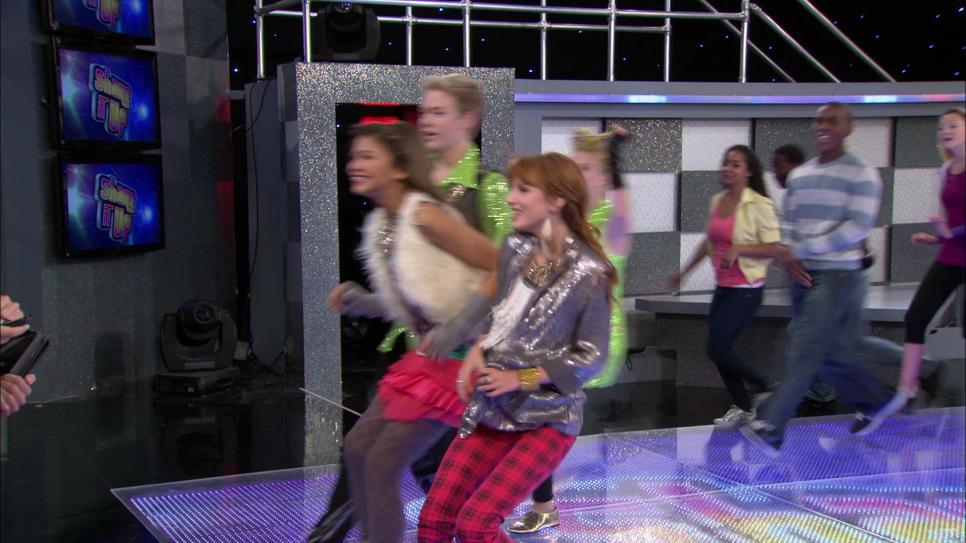 Shake_It_Up_S01E06_1080p_BTD_000596.jpg
