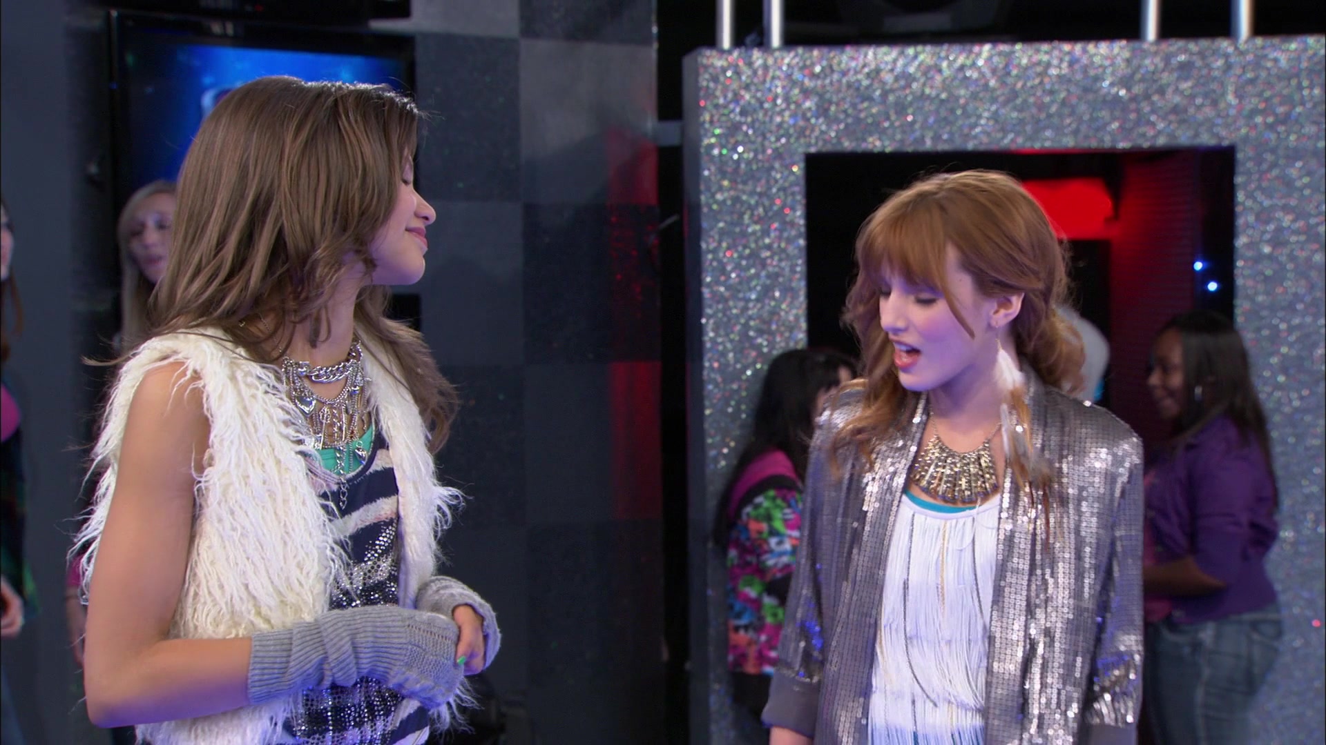 Shake_It_Up_S01E06_1080p_BTD_000937.jpg Shake_It_Up_S01E06_1080p_BTD_000937.jpg
