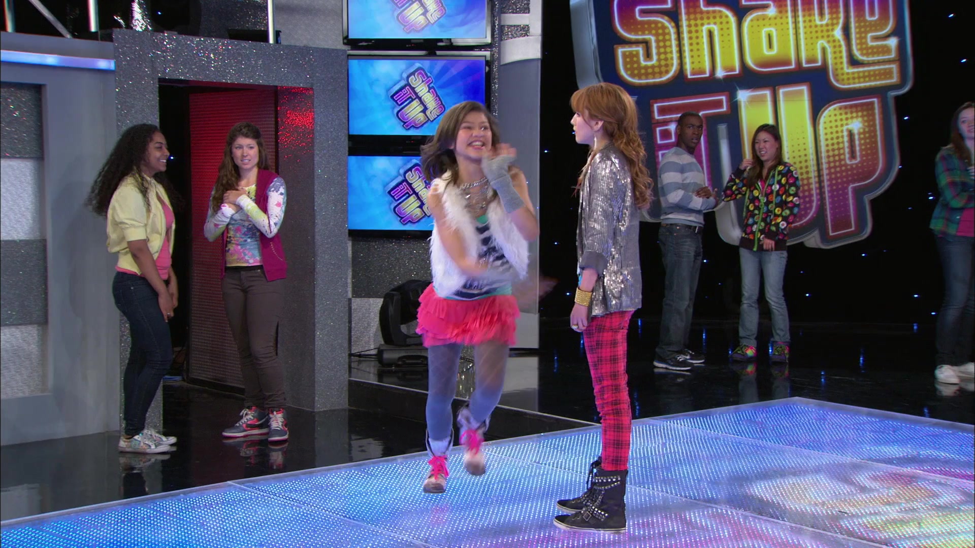 Shake_It_Up_S01E06_1080p_BTD_000947.jpg Shake_It_Up_S01E06_1080p_BTD_000947.jpg