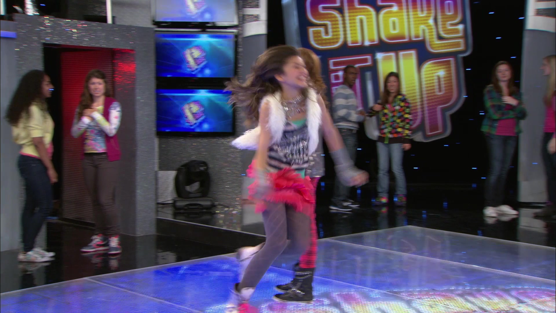 Shake_It_Up_S01E06_1080p_BTD_000948.jpg Shake_It_Up_S01E06_1080p_BTD_000948.jpg