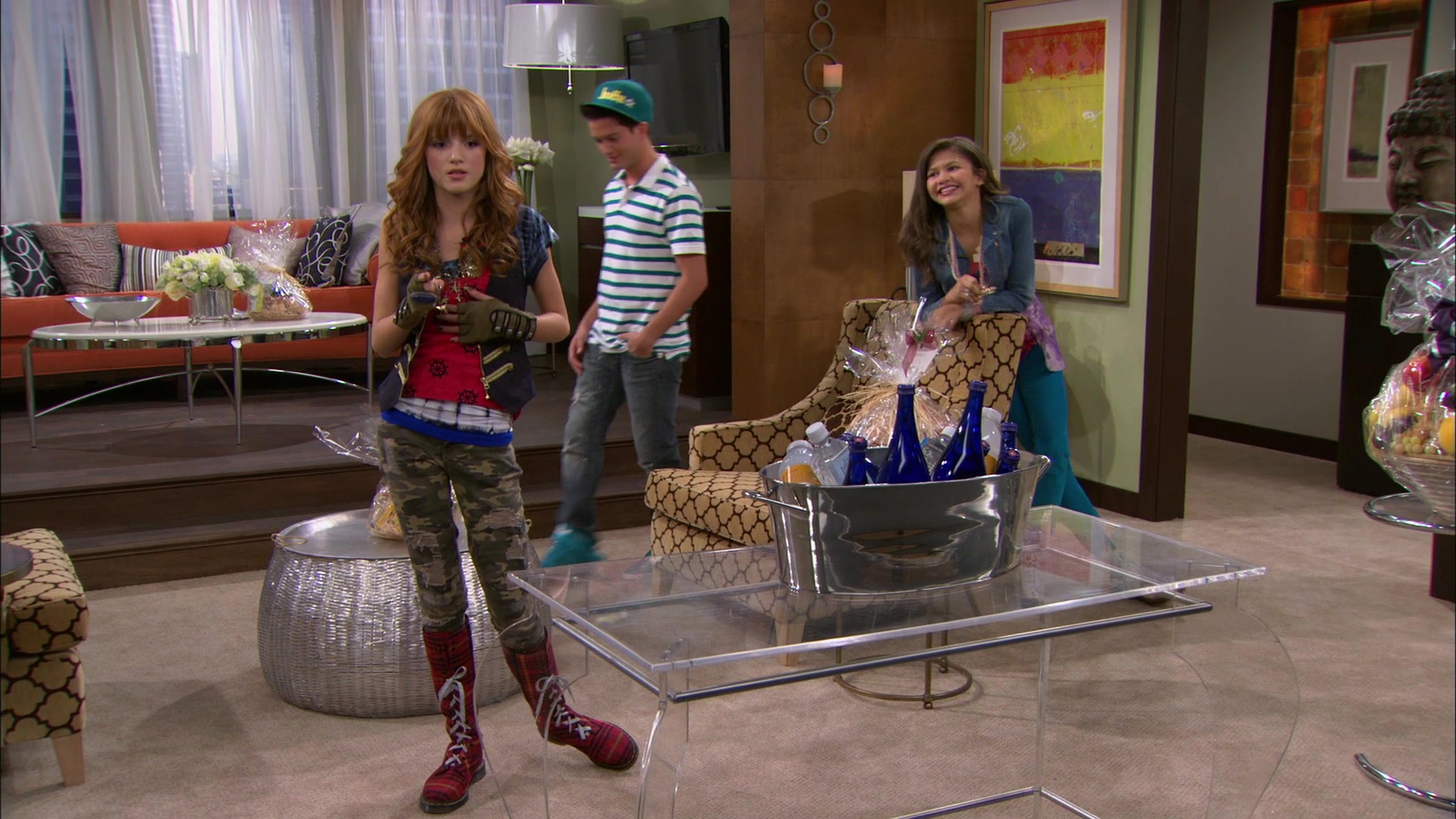 Shake_It_Up_S01E06_1080p_BTD_001258.jpg