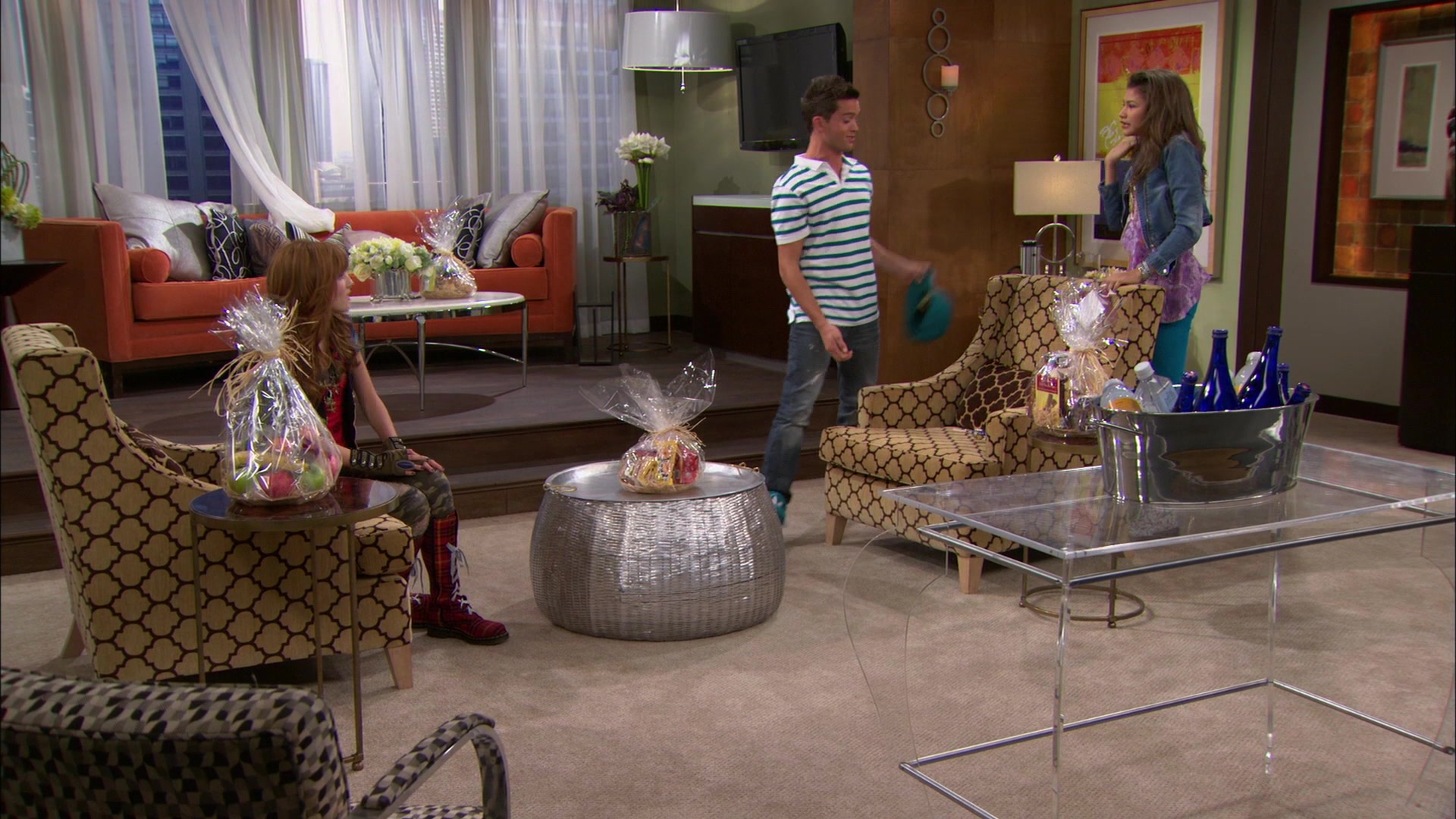 Shake_It_Up_S01E06_1080p_BTD_001355.jpg