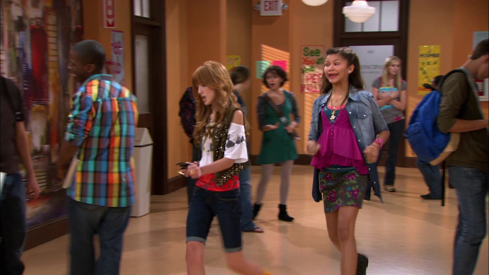 Shake_It_Up_S01E06_1080p_BTD_002409.jpg