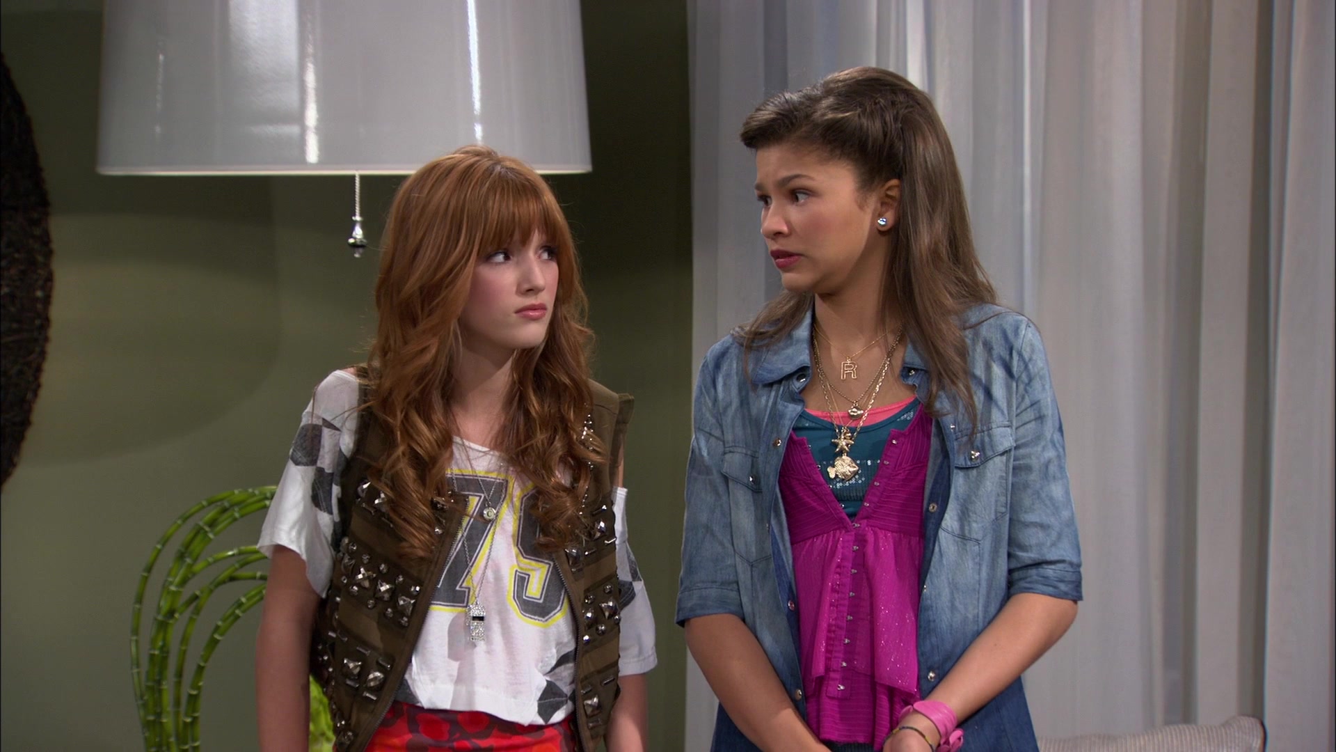 Shake_It_Up_S01E06_1080p_BTD_002709.jpg