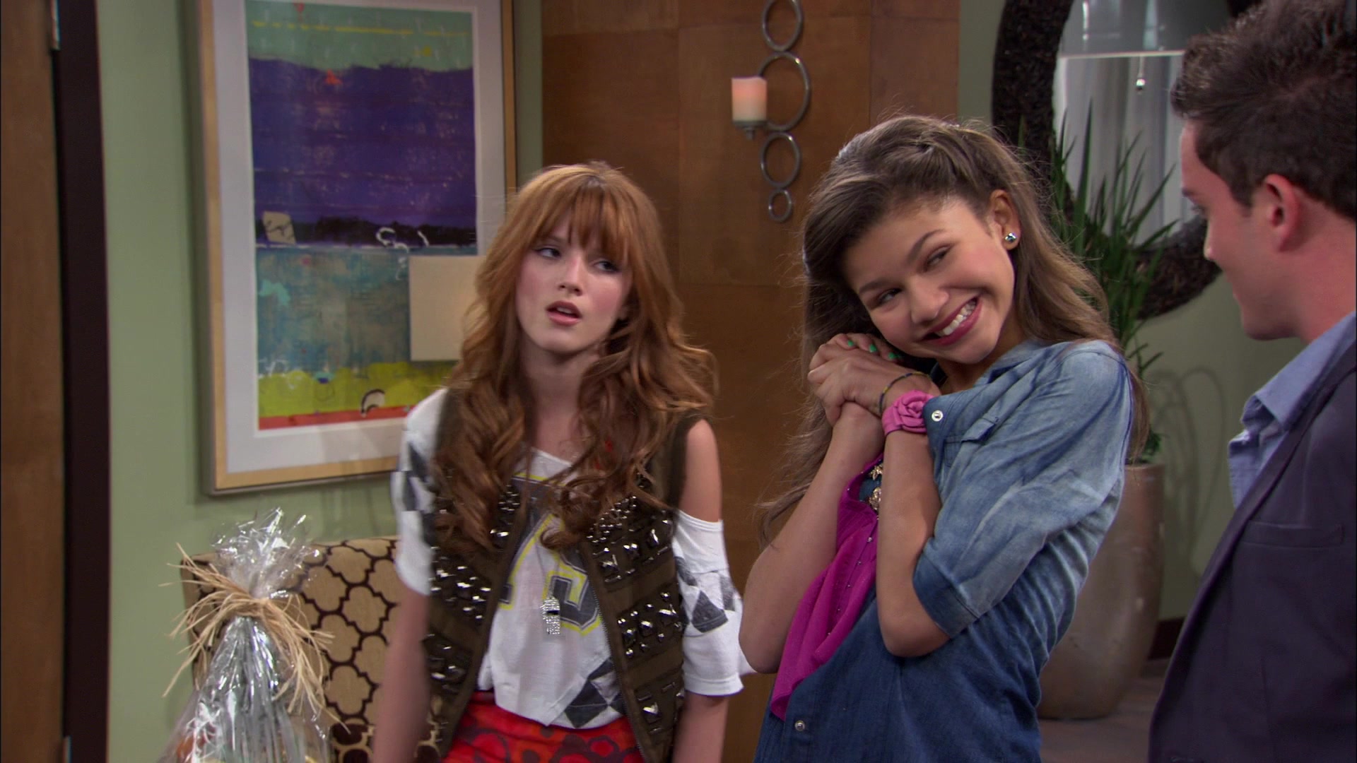 Shake_It_Up_S01E06_1080p_BTD_002816.jpg