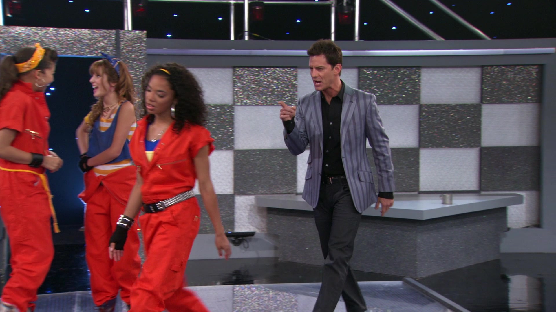 Shake_It_Up_S01E07_1080p_BTD_000288.jpg