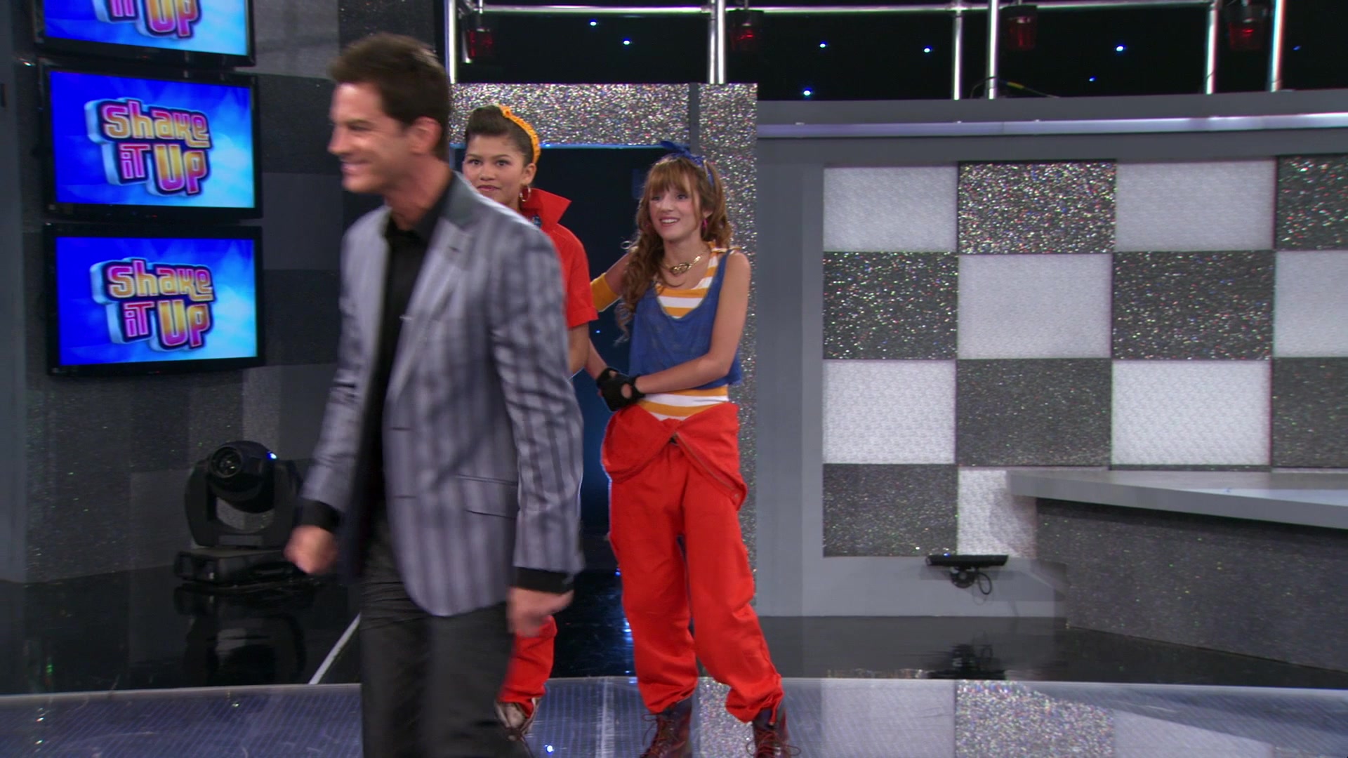 Shake_It_Up_S01E07_1080p_BTD_000293.jpg