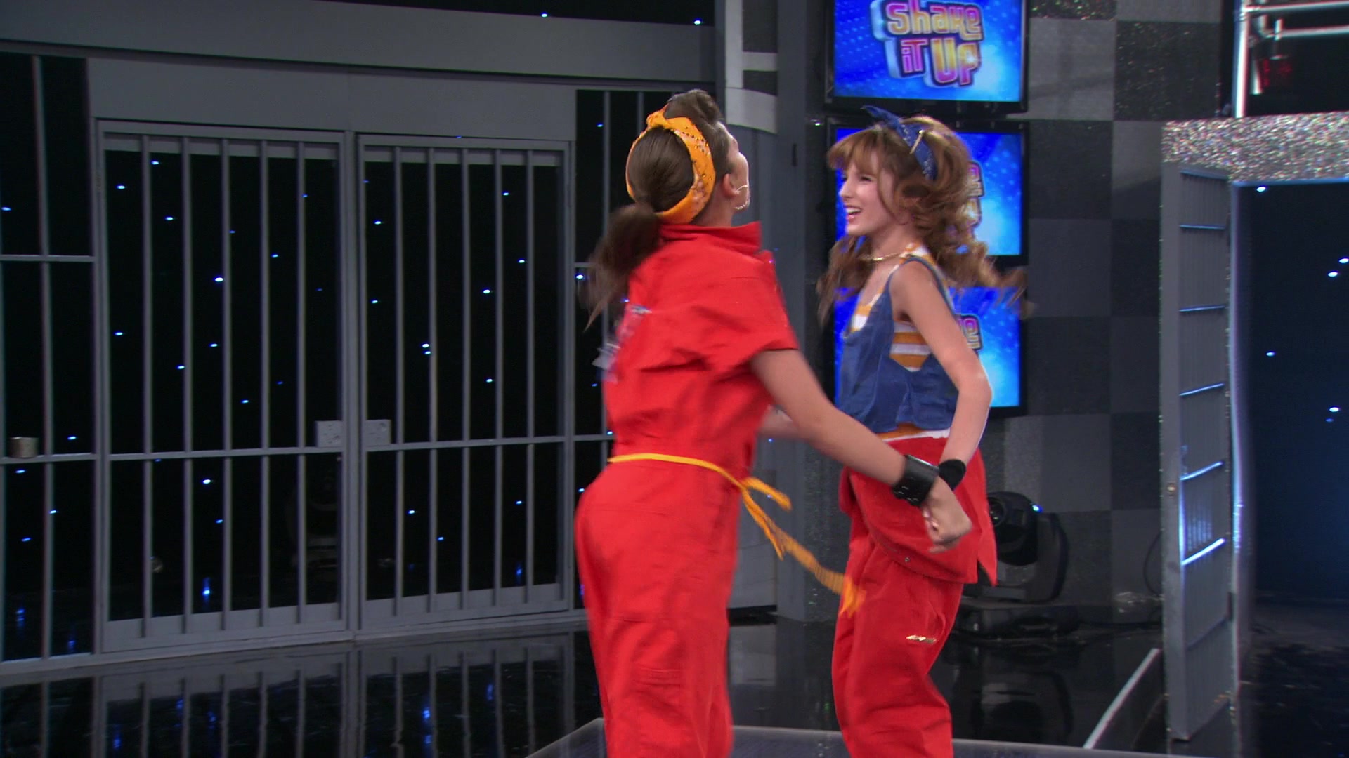 Shake_It_Up_S01E07_1080p_BTD_000390.jpg Shake_It_Up_S01E07_1080p_BTD_000390.jpg