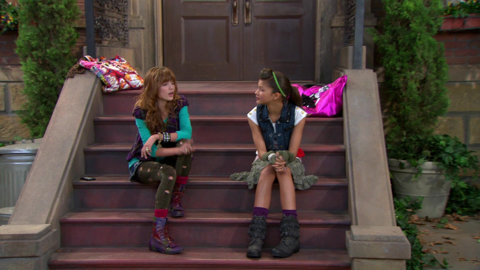 Shake_It_Up_S01E07_1080p_BTD_000557.jpg