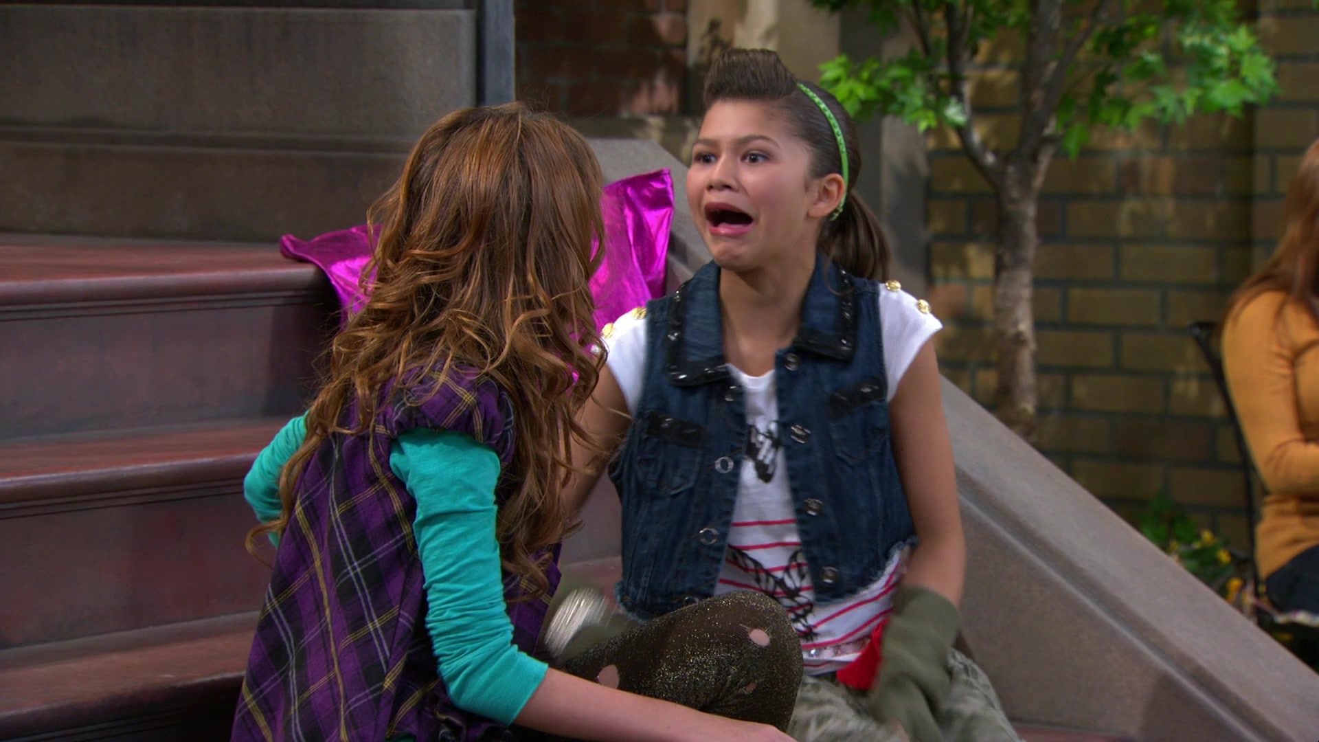 Shake_It_Up_S01E07_1080p_BTD_000572.jpg