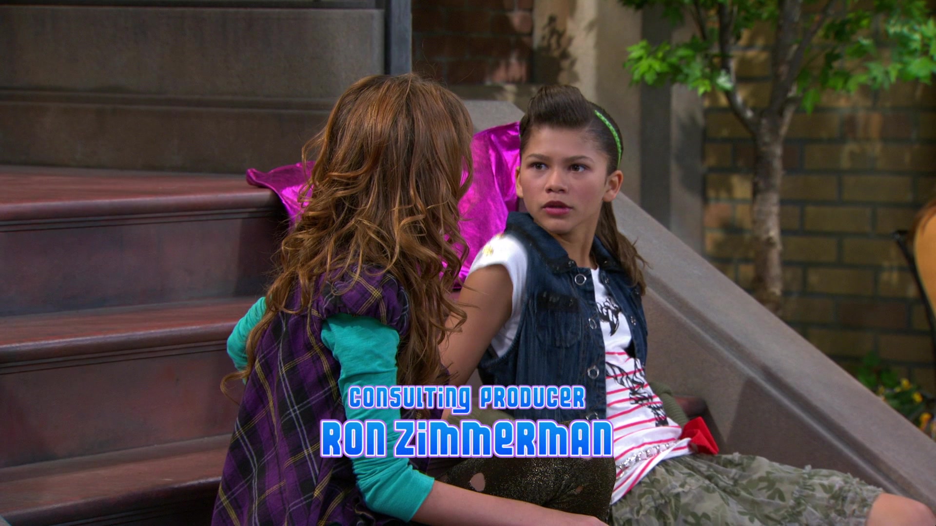 Shake_It_Up_S01E07_1080p_BTD_000589.jpg Shake_It_Up_S01E07_1080p_BTD_000589.jpg