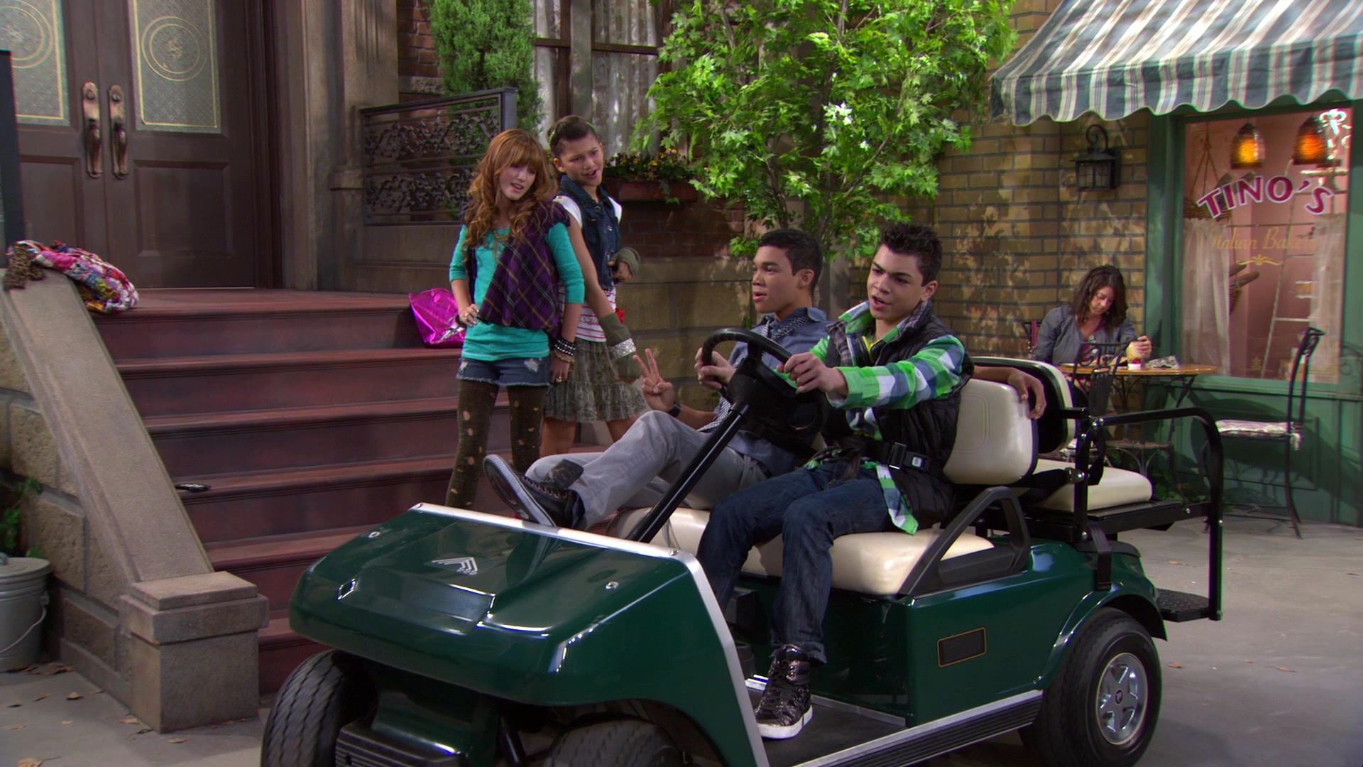 Shake_It_Up_S01E07_1080p_BTD_000659.jpg Shake_It_Up_S01E07_1080p_BTD_000659.jpg