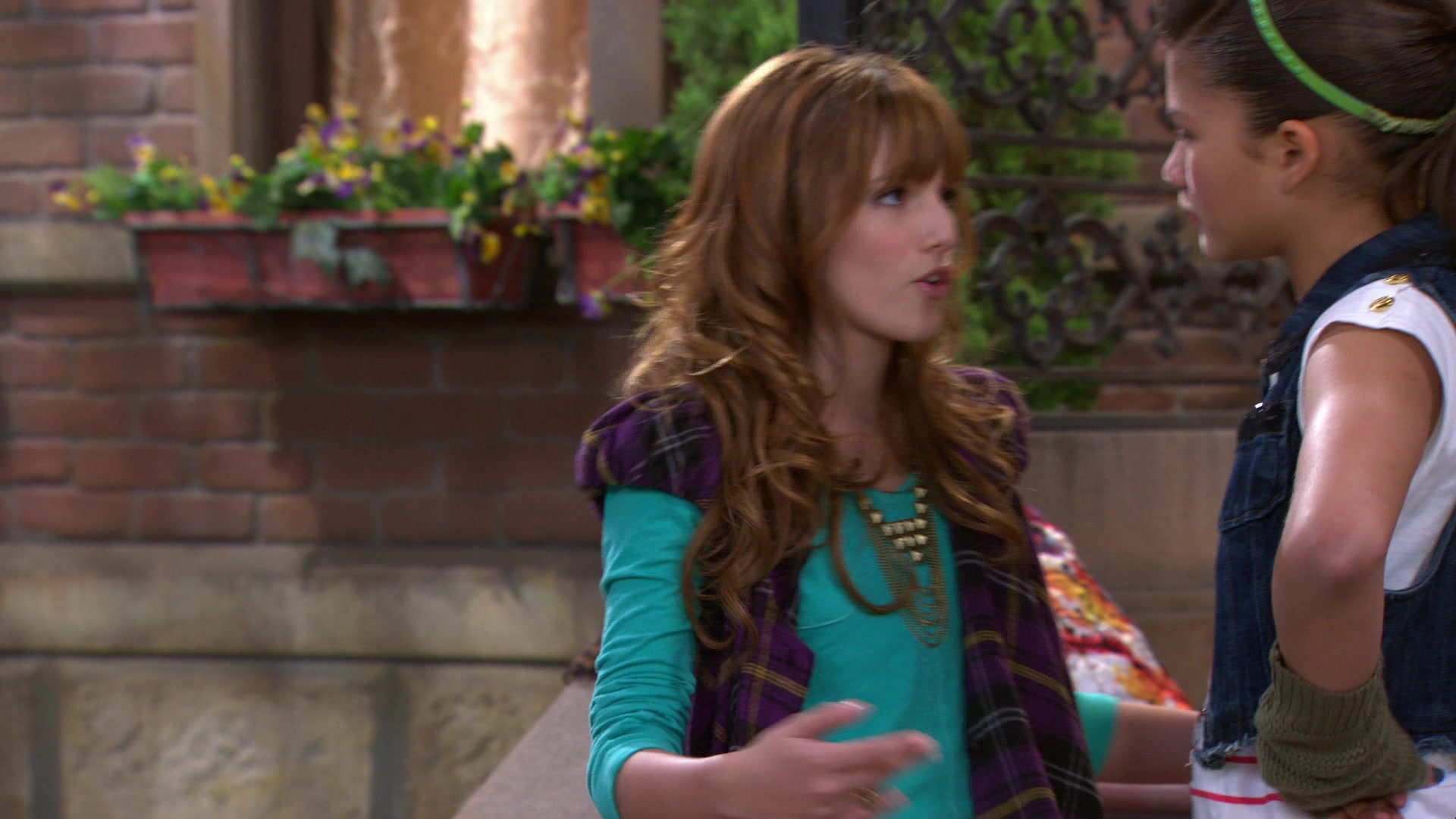 Shake_It_Up_S01E07_1080p_BTD_000698.jpg