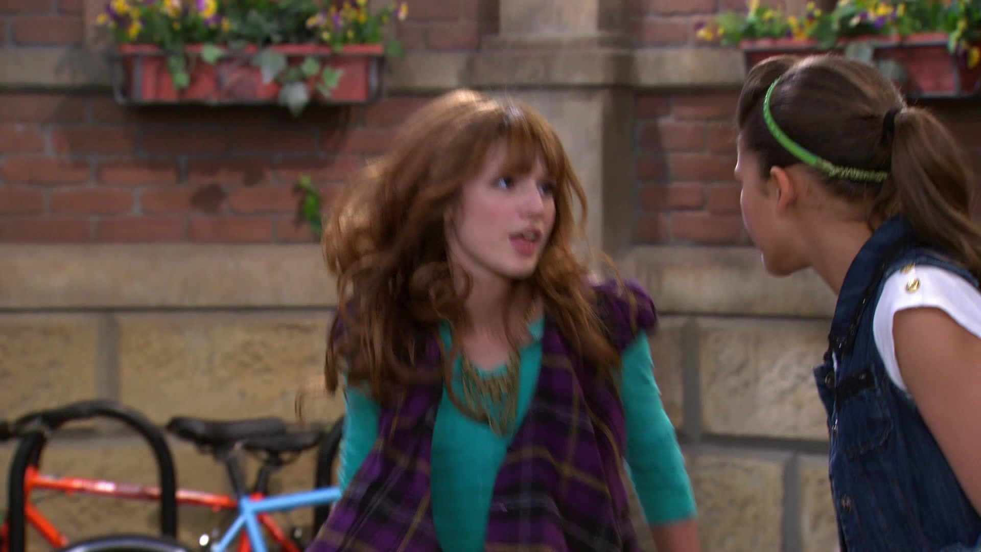 Shake_It_Up_S01E07_1080p_BTD_000740.jpg