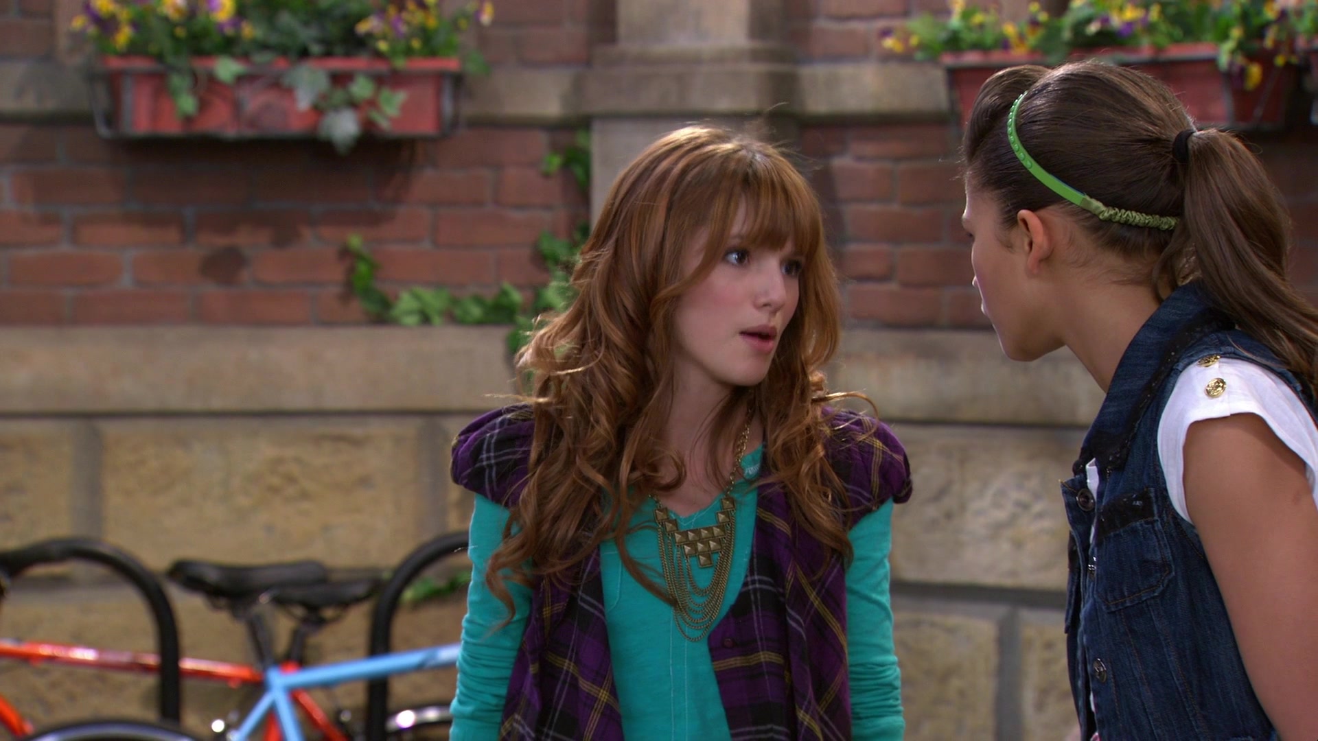 Shake_It_Up_S01E07_1080p_BTD_000744.jpg