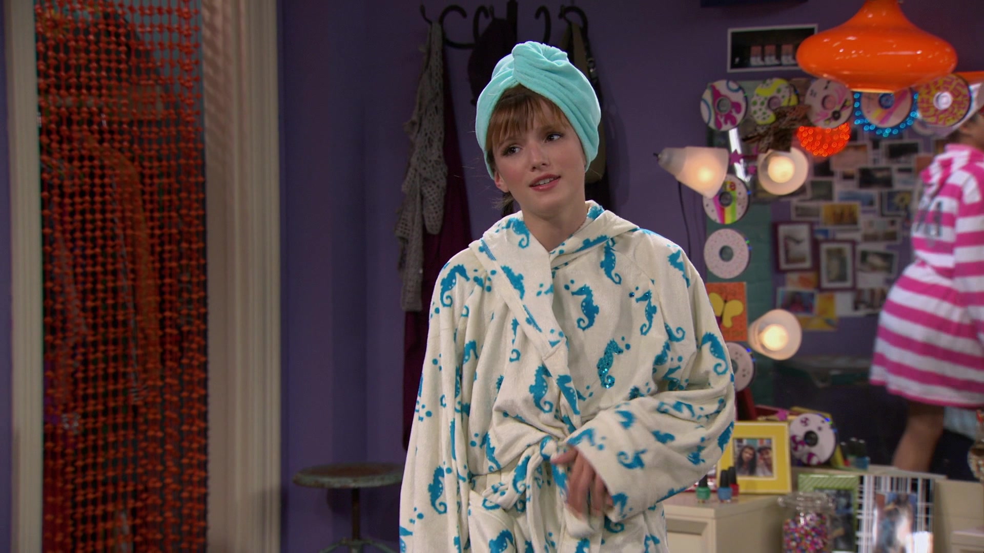 Shake_It_Up_S01E07_1080p_BTD_000898.jpg