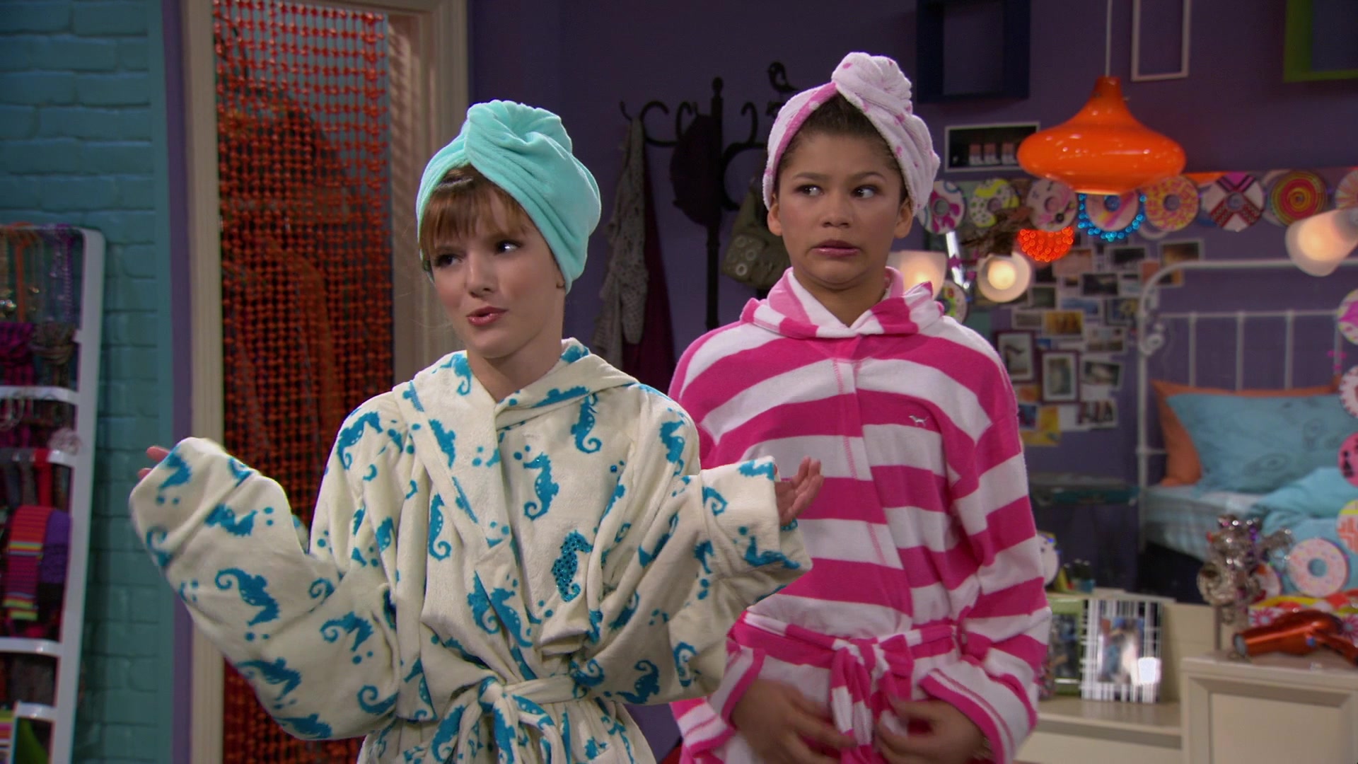 Shake_It_Up_S01E07_1080p_BTD_000909.jpg