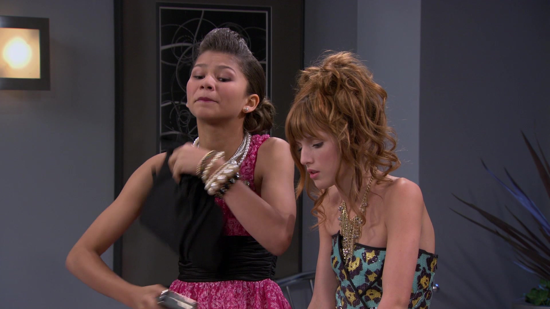 Shake_It_Up_S01E07_1080p_BTD_001393.jpg