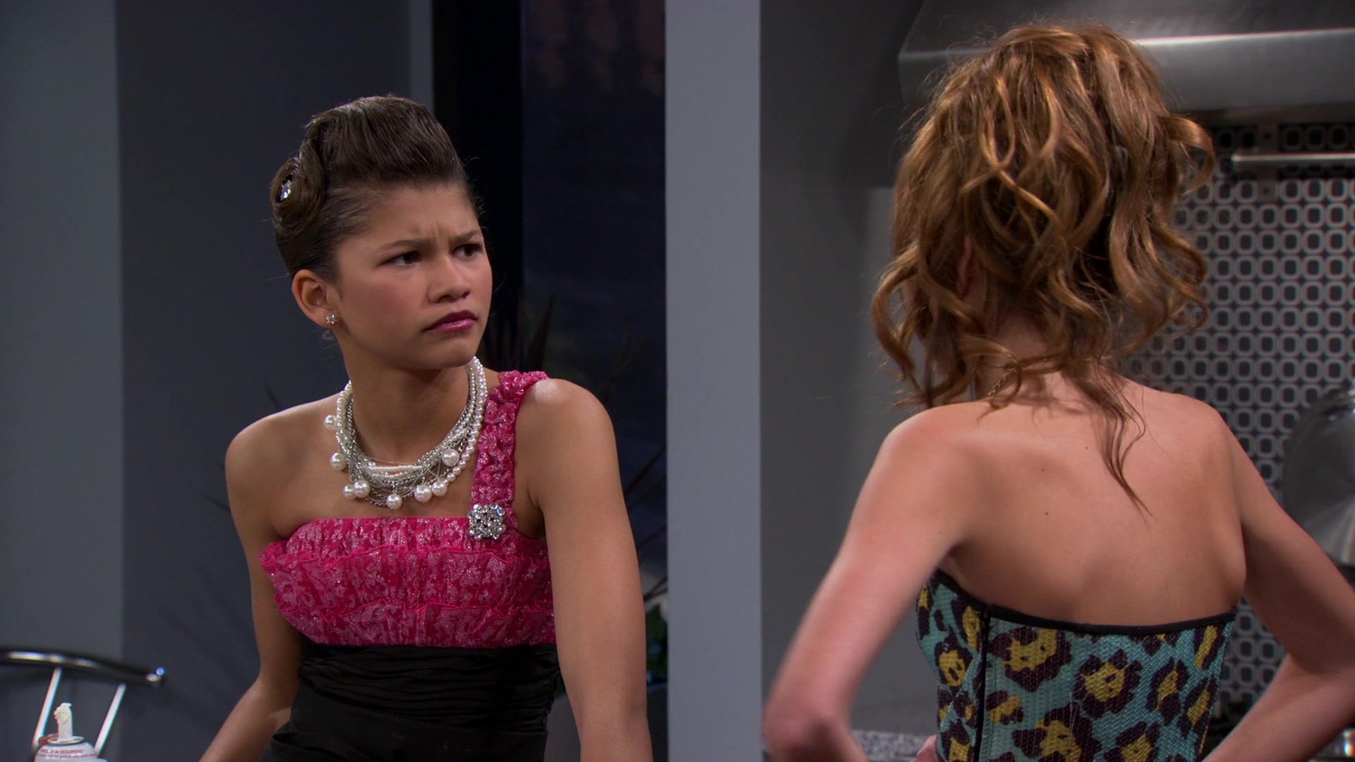 Shake_It_Up_S01E07_1080p_BTD_002397.jpg