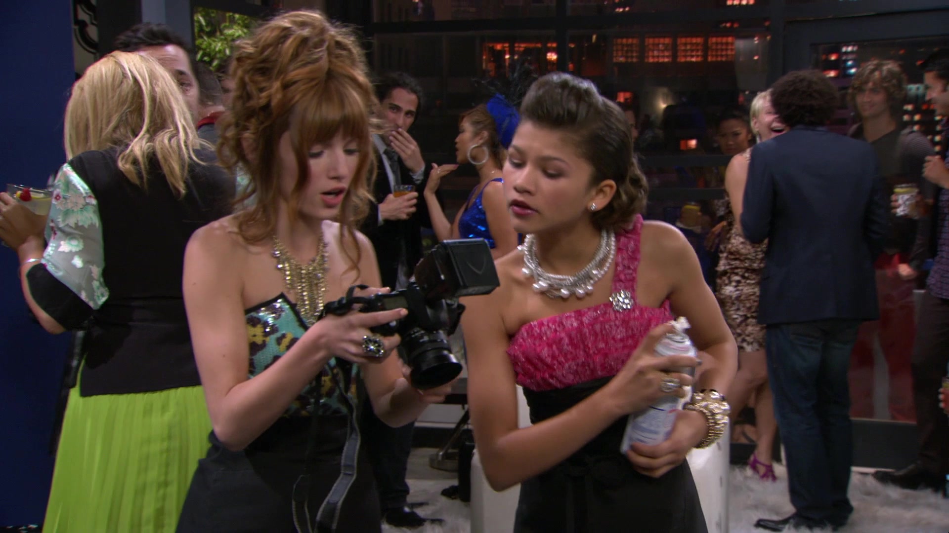 Shake_It_Up_S01E07_1080p_BTD_002735.jpg