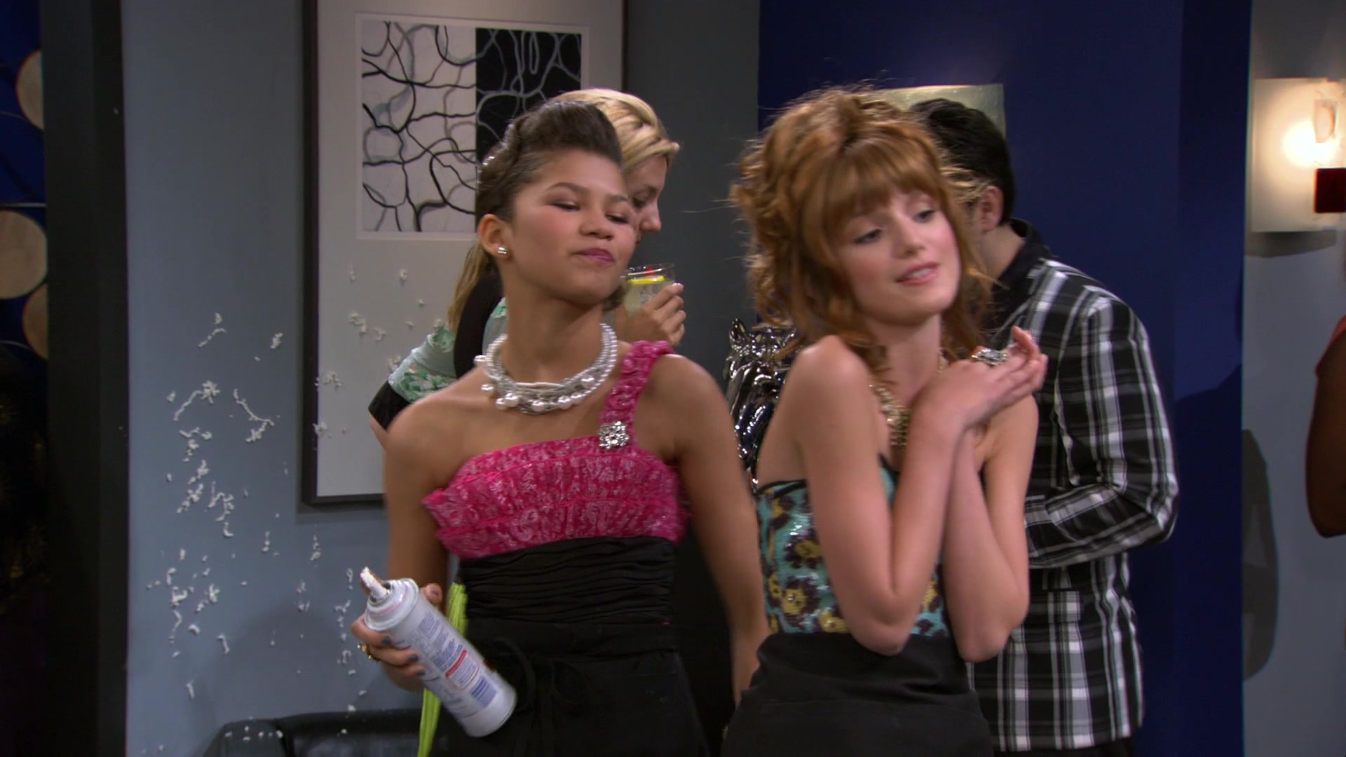 Shake_It_Up_S01E07_1080p_BTD_002778.jpg