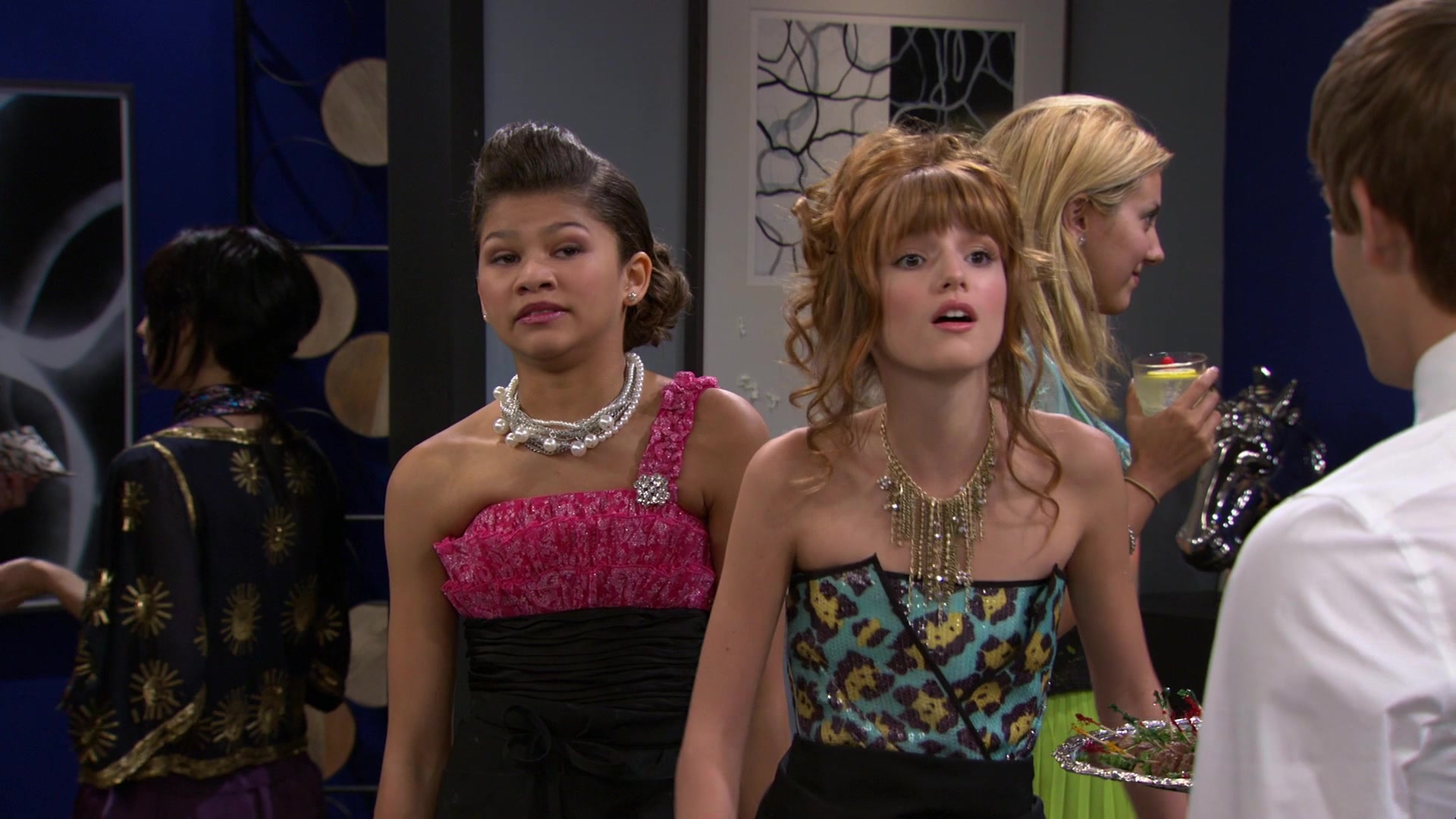 Shake_It_Up_S01E07_1080p_BTD_002893.jpg